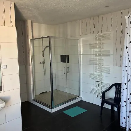 Daire Ruehige Mit 4 Schlafzimmer Und Kamin