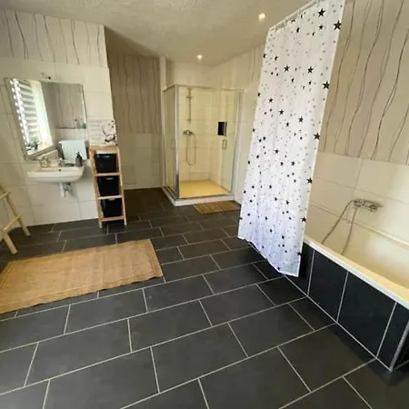 Ruehige Mit 4 Schlafzimmer Und Kamin Daire Eberswalde-Finow